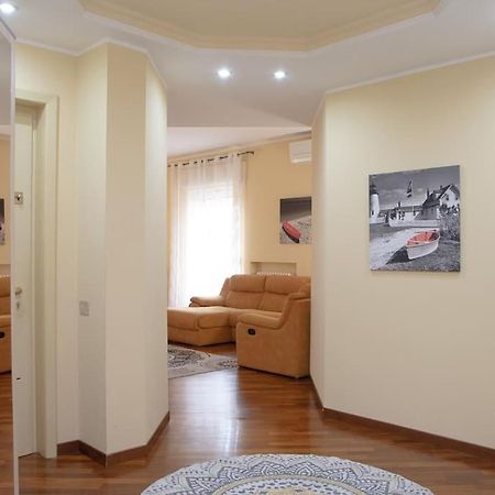 Appartamento Grazioso Con Parcheggio Privato 피아첸차 외부 사진