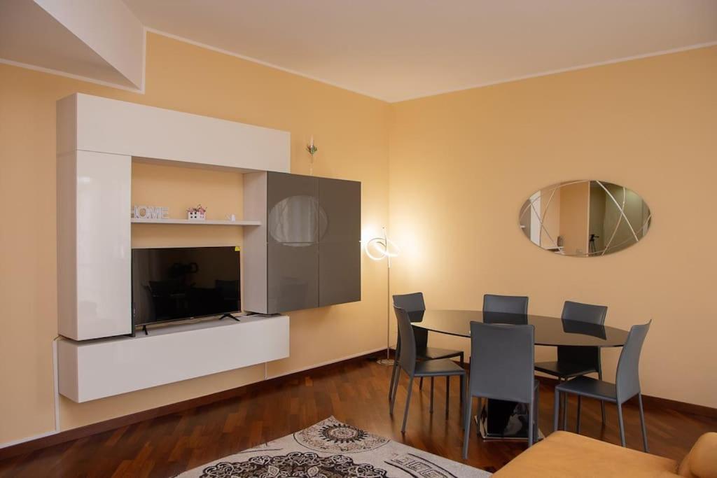 Appartamento Grazioso Con Parcheggio Privato 피아첸차 외부 사진