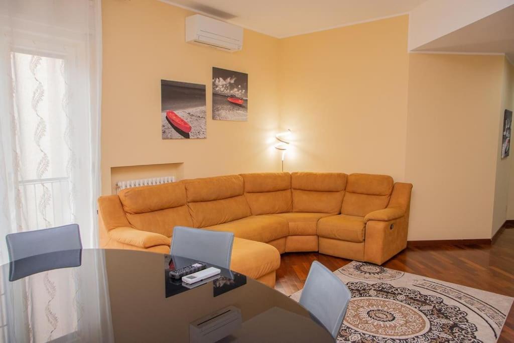 Appartamento Grazioso Con Parcheggio Privato 피아첸차 외부 사진