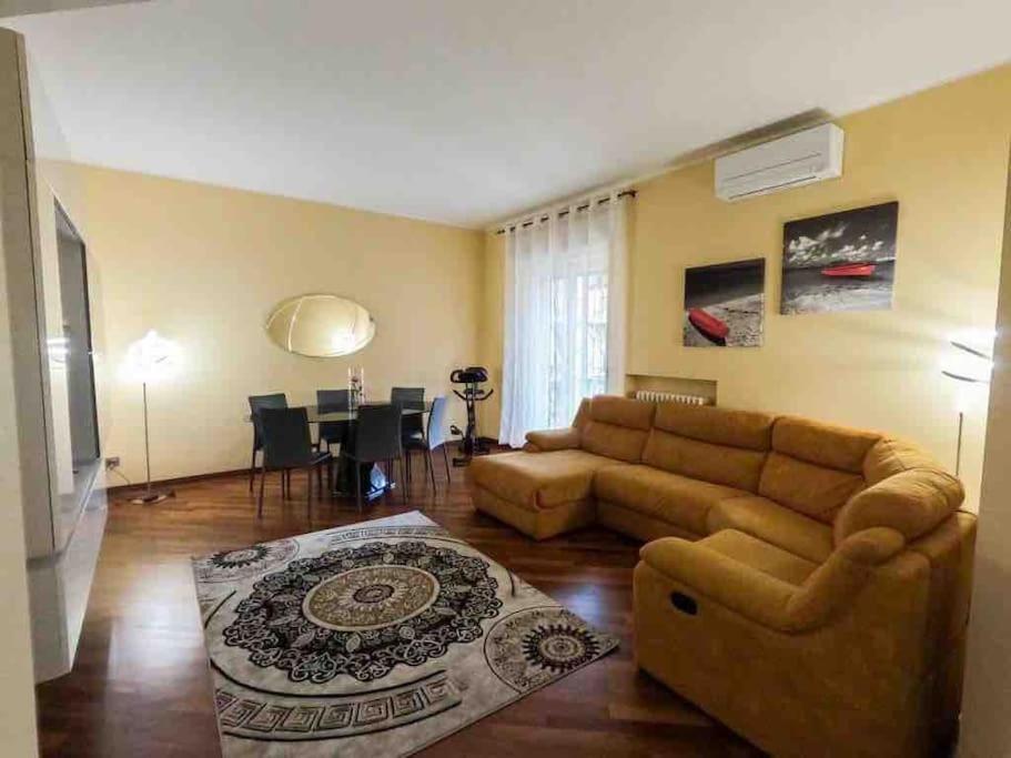 Appartamento Grazioso Con Parcheggio Privato 피아첸차 외부 사진
